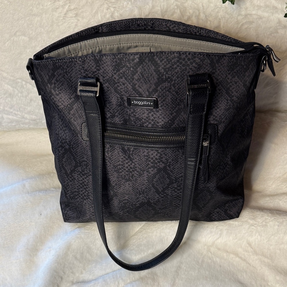 ♟️📓📁Baggallini Snake Skin Tote